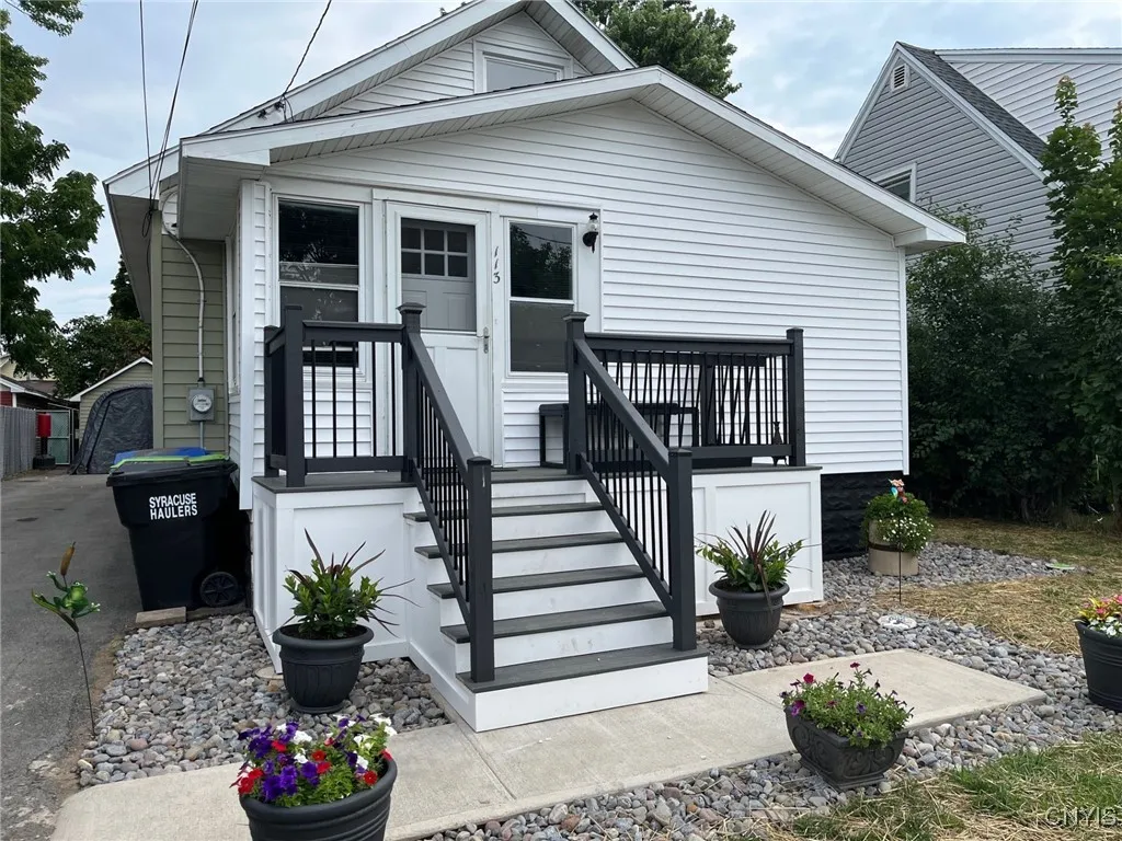 113 Brookline Road, Salina, New York 13208, Salina, New York 13208, 2 Bedrooms Bedrooms, 4 Rooms Rooms,2 BathroomsBathrooms,Residential Lease,For Rent,113 Brookline Road, Salina, New York 13208,0,S1645351
