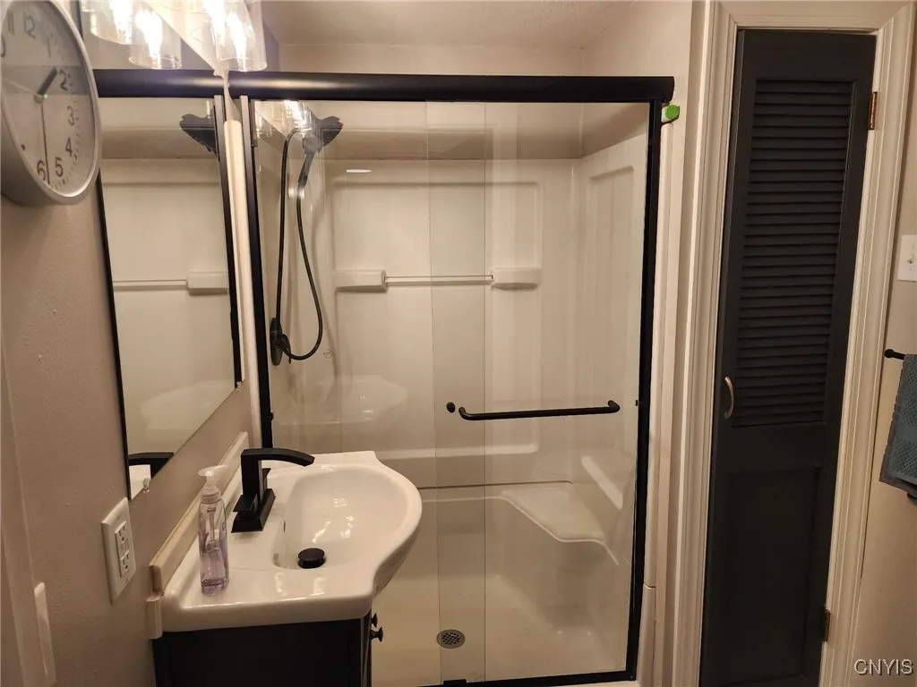 113 Brookline Road, Salina, New York 13208, Salina, New York 13208, 2 Bedrooms Bedrooms, 4 Rooms Rooms,2 BathroomsBathrooms,Residential Lease,For Rent,113 Brookline Road, Salina, New York 13208,0,S1645351