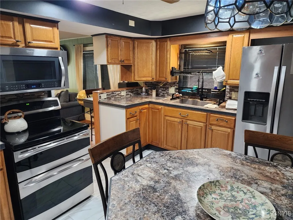 113 Brookline Road, Salina, New York 13208, Salina, New York 13208, 2 Bedrooms Bedrooms, 4 Rooms Rooms,2 BathroomsBathrooms,Residential Lease,For Rent,113 Brookline Road, Salina, New York 13208,0,S1645351