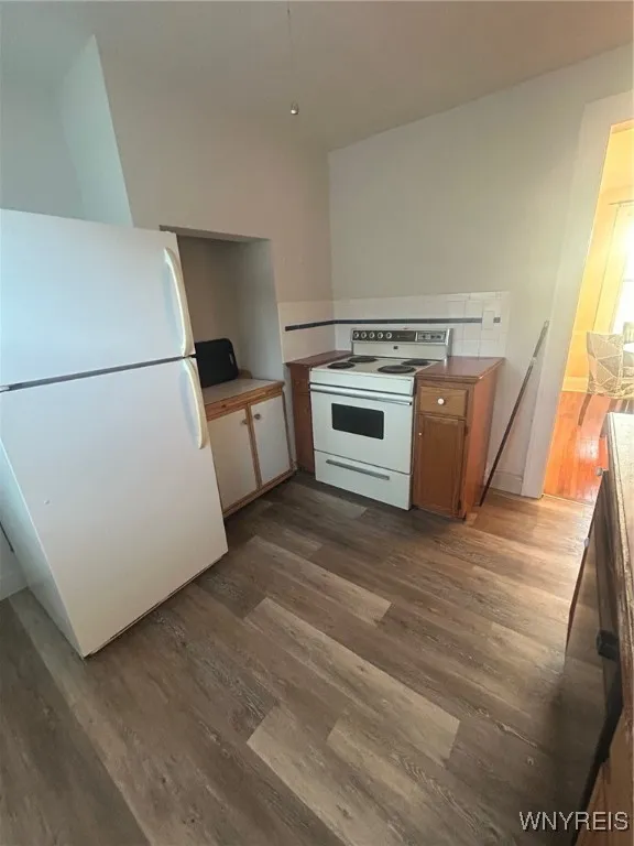 156 Eiseman Avenue 1, Tonawanda, New York 14217, Tonawanda, New York 14217, 2 Bedrooms Bedrooms, 6 Rooms Rooms,1 BathroomBathrooms,Residential Lease,Closed,156 Eiseman Avenue 1, Tonawanda, New York 14217,0,B1645423