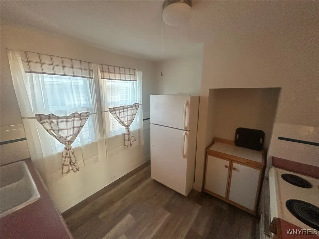 156 Eiseman Avenue 1, Tonawanda, New York 14217, Tonawanda, New York 14217, 2 Bedrooms Bedrooms, 6 Rooms Rooms,1 BathroomBathrooms,Residential Lease,For Rent,156 Eiseman Avenue 1, Tonawanda, New York 14217,0,B1645423