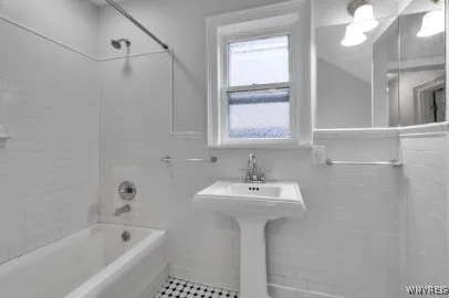 105 Mariner Street, Buffalo, New York 14201, Buffalo, New York 14201, 3 Bedrooms Bedrooms, 6 Rooms Rooms,1 BathroomBathrooms,Residential Lease,For Rent,105 Mariner Street, Buffalo, New York 14201,0,B1645254