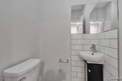 105 Mariner Street, Buffalo, New York 14201, Buffalo, New York 14201, 3 Bedrooms Bedrooms, 6 Rooms Rooms,1 BathroomBathrooms,Residential Lease,For Rent,105 Mariner Street, Buffalo, New York 14201,0,B1645254