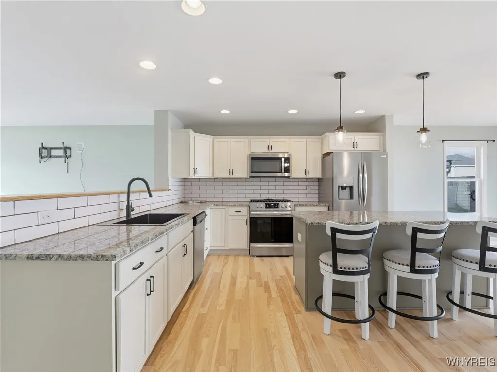 2284 Agassiz Drive, Hamburg, New York 14085, Hamburg, New York 14085, 4 Bedrooms Bedrooms, 9 Rooms Rooms,3 BathroomsBathrooms,Residential,For Sale,2284 Agassiz Drive, Hamburg, New York 14085,0,B1645347