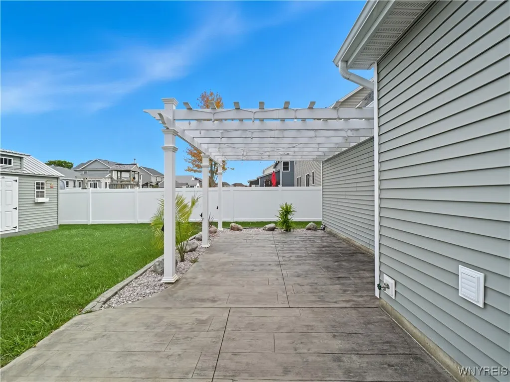 2284 Agassiz Drive, Hamburg, New York 14085, Hamburg, New York 14085, 4 Bedrooms Bedrooms, 9 Rooms Rooms,3 BathroomsBathrooms,Residential,For Sale,2284 Agassiz Drive, Hamburg, New York 14085,0,B1645347
