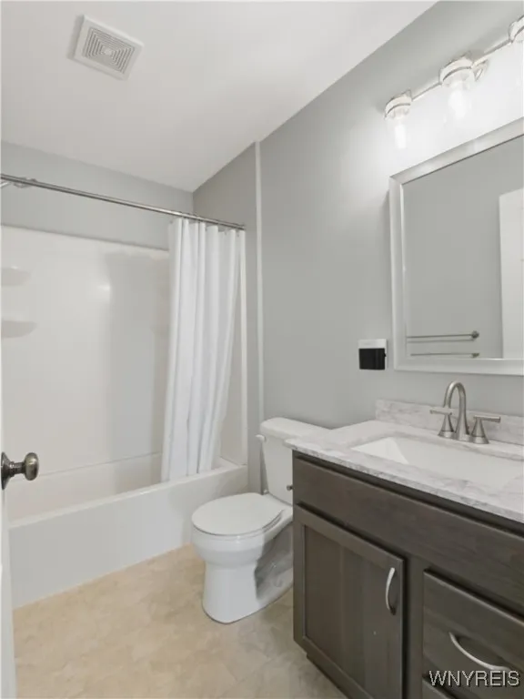 2284 Agassiz Drive, Hamburg, New York 14085, Hamburg, New York 14085, 4 Bedrooms Bedrooms, 9 Rooms Rooms,3 BathroomsBathrooms,Residential,For Sale,2284 Agassiz Drive, Hamburg, New York 14085,0,B1645347