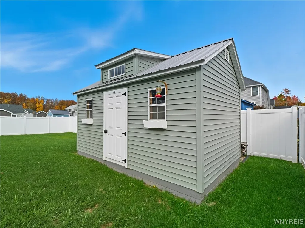 2284 Agassiz Drive, Hamburg, New York 14085, Hamburg, New York 14085, 4 Bedrooms Bedrooms, 9 Rooms Rooms,3 BathroomsBathrooms,Residential,For Sale,2284 Agassiz Drive, Hamburg, New York 14085,0,B1645347