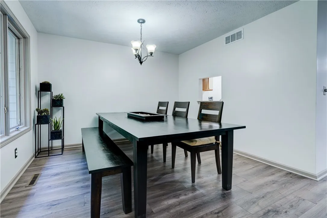 4 Colonial Circle, Perinton, New York 14450, Perinton, New York 14450, 2 Bedrooms Bedrooms, 5 Rooms Rooms,2 BathroomsBathrooms,Residential,For Sale,4 Colonial Circle, Perinton, New York 14450,0,R1644913