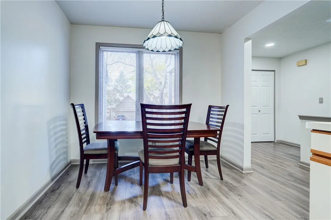 4 Colonial Circle, Perinton, New York 14450, Perinton, New York 14450, 2 Bedrooms Bedrooms, 5 Rooms Rooms,2 BathroomsBathrooms,Residential,For Sale,4 Colonial Circle, Perinton, New York 14450,0,R1644913