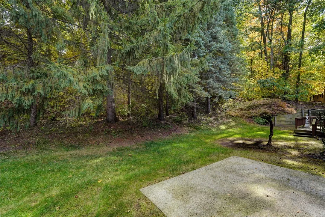 4 Colonial Circle, Perinton, New York 14450, Perinton, New York 14450, 2 Bedrooms Bedrooms, 5 Rooms Rooms,2 BathroomsBathrooms,Residential,For Sale,4 Colonial Circle, Perinton, New York 14450,0,R1644913