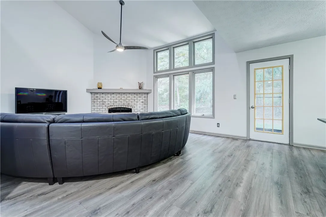 4 Colonial Circle, Perinton, New York 14450, Perinton, New York 14450, 2 Bedrooms Bedrooms, 5 Rooms Rooms,2 BathroomsBathrooms,Residential,For Sale,4 Colonial Circle, Perinton, New York 14450,0,R1644913