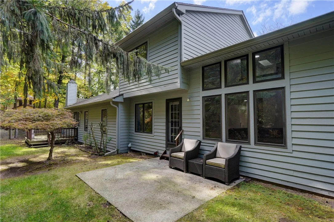 4 Colonial Circle, Perinton, New York 14450, Perinton, New York 14450, 2 Bedrooms Bedrooms, 5 Rooms Rooms,2 BathroomsBathrooms,Residential,For Sale,4 Colonial Circle, Perinton, New York 14450,0,R1644913