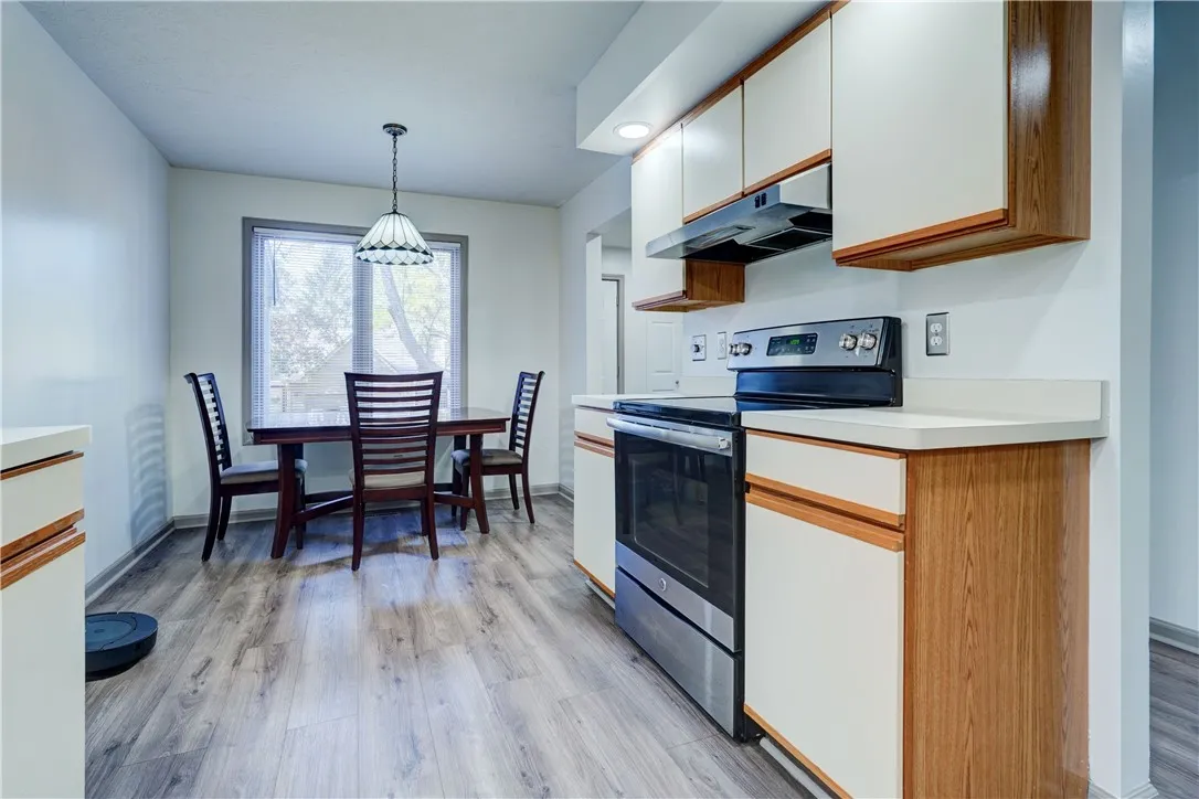 4 Colonial Circle, Perinton, New York 14450, Perinton, New York 14450, 2 Bedrooms Bedrooms, 5 Rooms Rooms,2 BathroomsBathrooms,Residential,For Sale,4 Colonial Circle, Perinton, New York 14450,0,R1644913