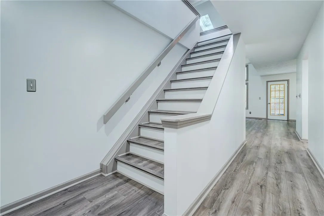 4 Colonial Circle, Perinton, New York 14450, Perinton, New York 14450, 2 Bedrooms Bedrooms, 5 Rooms Rooms,2 BathroomsBathrooms,Residential,For Sale,4 Colonial Circle, Perinton, New York 14450,0,R1644913