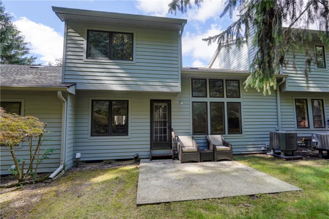 4 Colonial Circle, Perinton, New York 14450, Perinton, New York 14450, 2 Bedrooms Bedrooms, 5 Rooms Rooms,2 BathroomsBathrooms,Residential,For Sale,4 Colonial Circle, Perinton, New York 14450,0,R1644913