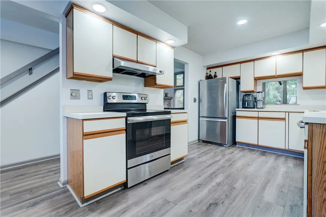 4 Colonial Circle, Perinton, New York 14450, Perinton, New York 14450, 2 Bedrooms Bedrooms, 5 Rooms Rooms,2 BathroomsBathrooms,Residential,For Sale,4 Colonial Circle, Perinton, New York 14450,0,R1644913