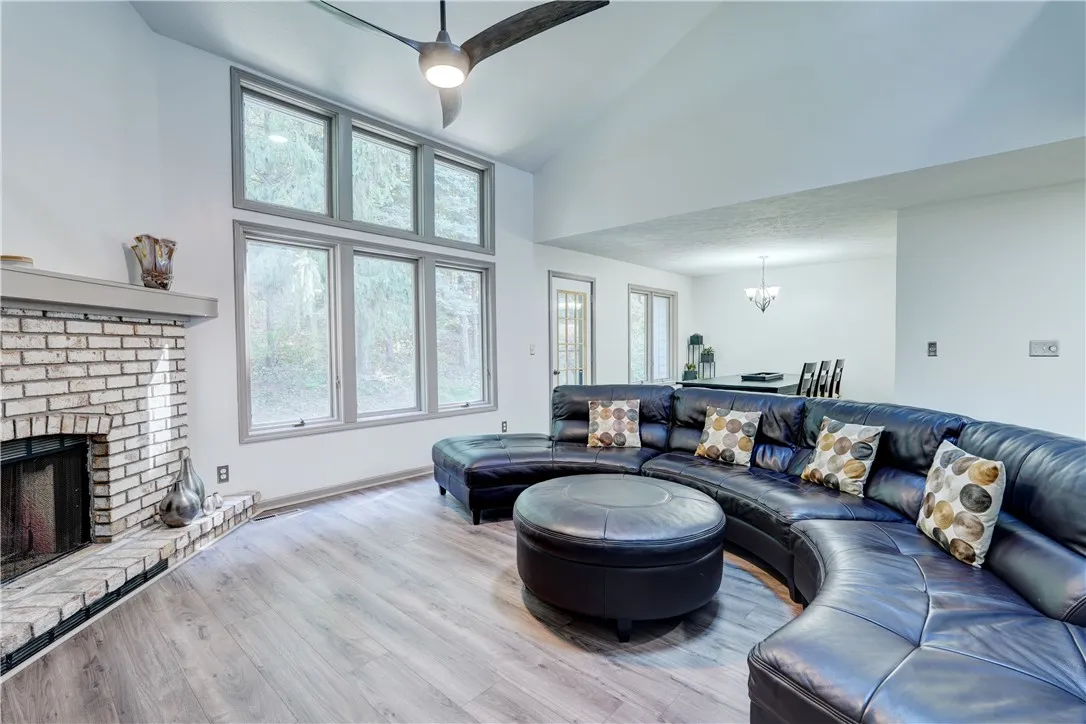 4 Colonial Circle, Perinton, New York 14450, Perinton, New York 14450, 2 Bedrooms Bedrooms, 5 Rooms Rooms,2 BathroomsBathrooms,Residential,For Sale,4 Colonial Circle, Perinton, New York 14450,0,R1644913