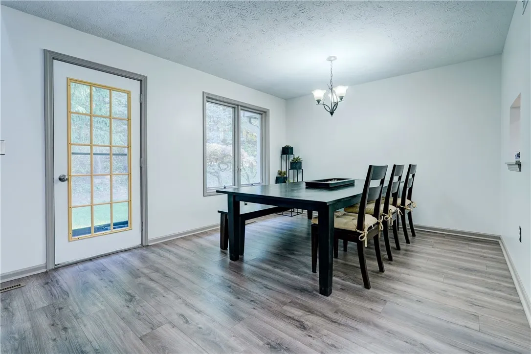 4 Colonial Circle, Perinton, New York 14450, Perinton, New York 14450, 2 Bedrooms Bedrooms, 5 Rooms Rooms,2 BathroomsBathrooms,Residential,For Sale,4 Colonial Circle, Perinton, New York 14450,0,R1644913