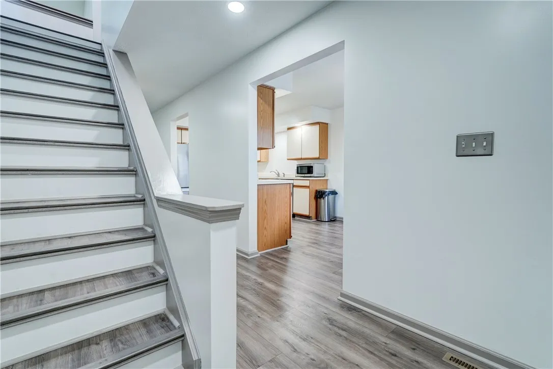 4 Colonial Circle, Perinton, New York 14450, Perinton, New York 14450, 2 Bedrooms Bedrooms, 5 Rooms Rooms,2 BathroomsBathrooms,Residential,For Sale,4 Colonial Circle, Perinton, New York 14450,0,R1644913