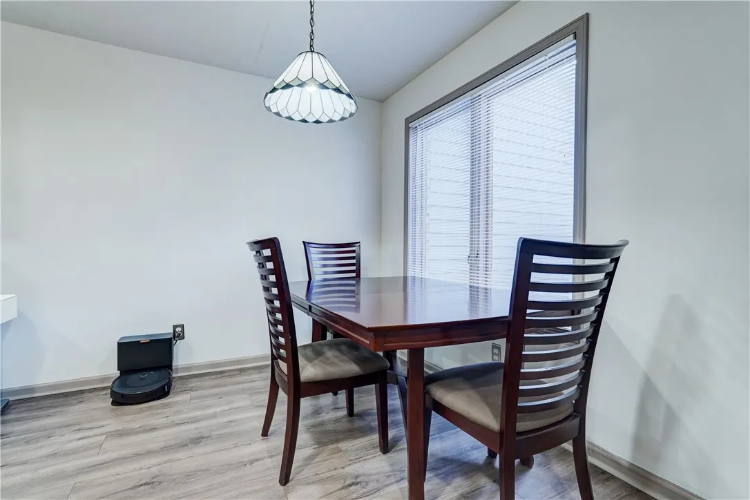 4 Colonial Circle, Perinton, New York 14450, Perinton, New York 14450, 2 Bedrooms Bedrooms, 5 Rooms Rooms,2 BathroomsBathrooms,Residential,For Sale,4 Colonial Circle, Perinton, New York 14450,0,R1644913