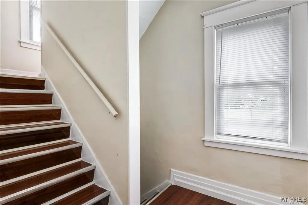 1217 Walden Avenue, Cheektowaga, New York 14211, Cheektowaga, New York 14211, 6 Bedrooms Bedrooms, ,2 BathroomsBathrooms,Residential,For Sale,1217 Walden Avenue, Cheektowaga, New York 14211,0,B1645554