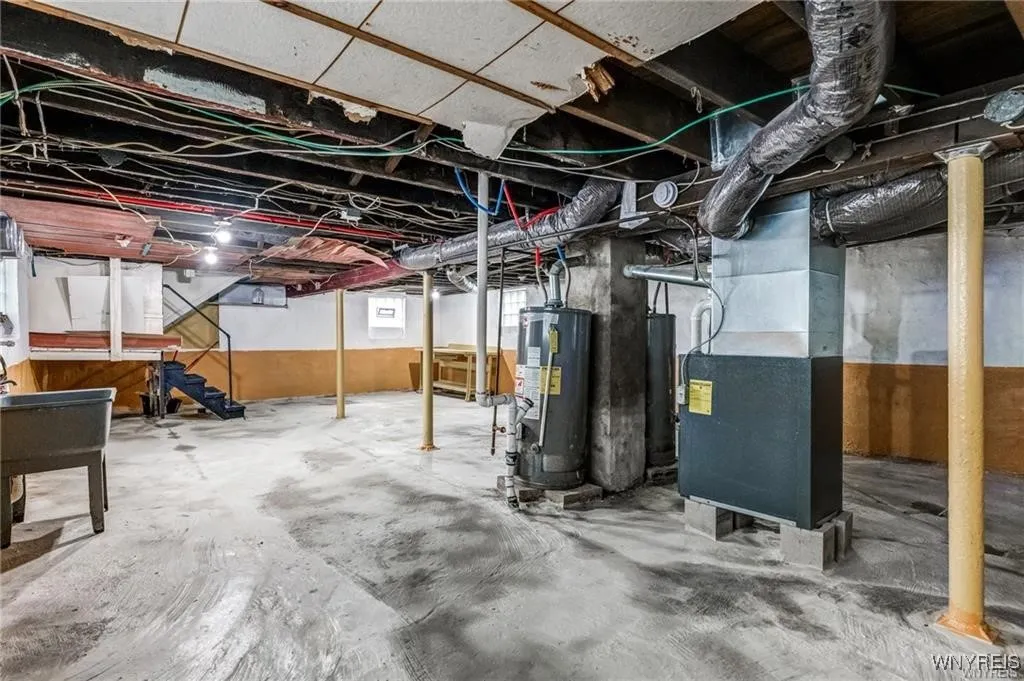 1217 Walden Avenue, Cheektowaga, New York 14211, Cheektowaga, New York 14211, 6 Bedrooms Bedrooms, ,2 BathroomsBathrooms,Residential,For Sale,1217 Walden Avenue, Cheektowaga, New York 14211,0,B1645554