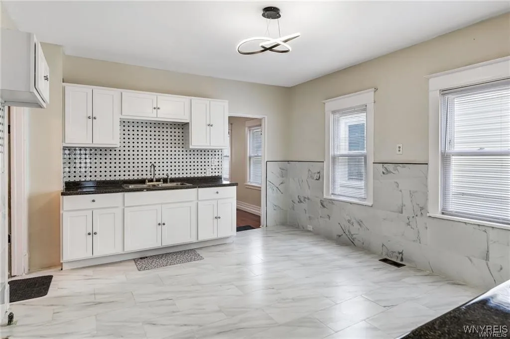 1217 Walden Avenue, Cheektowaga, New York 14211, Cheektowaga, New York 14211, 6 Bedrooms Bedrooms, ,2 BathroomsBathrooms,Residential,For Sale,1217 Walden Avenue, Cheektowaga, New York 14211,0,B1645554