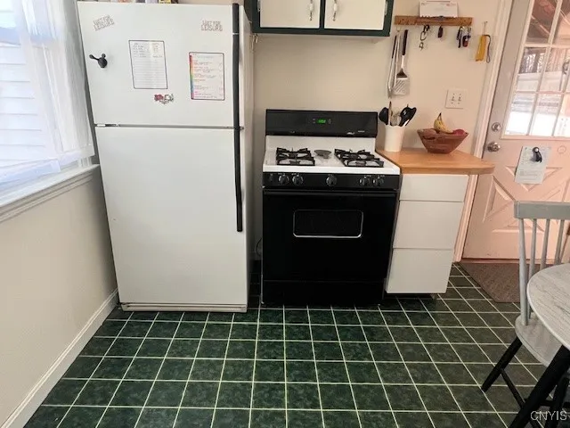 302 Twin Elms Lane, Clay, New York 13212, Clay, New York 13212, 3 Bedrooms Bedrooms, 6 Rooms Rooms,1 BathroomBathrooms,Residential Lease,For Rent,302 Twin Elms Lane, Clay, New York 13212,0,S1645561