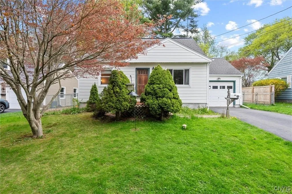 302 Twin Elms Lane, Clay, New York 13212, Clay, New York 13212, 3 Bedrooms Bedrooms, 6 Rooms Rooms,1 BathroomBathrooms,Residential Lease,For Rent,302 Twin Elms Lane, Clay, New York 13212,0,S1645561