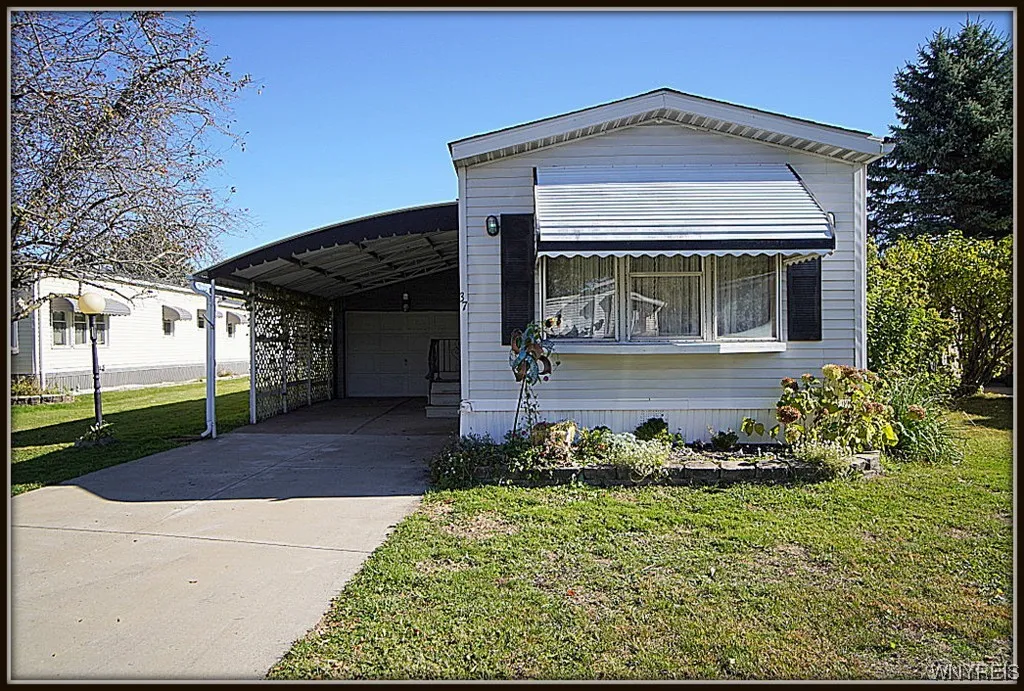 37 Burgundy Circle, West Seneca, New York 14224, West Seneca, New York 14224, 2 Bedrooms Bedrooms, 5 Rooms Rooms,1 BathroomBathrooms,Residential,Closed,37 Burgundy Circle, West Seneca, New York 14224,0,B1644930