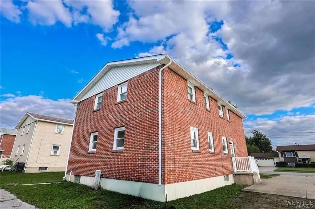 862 Falcon Drive, Lancaster, New York 14043, Lancaster, New York 14043, 3 Bedrooms Bedrooms, 5 Rooms Rooms,1 BathroomBathrooms,Residential Lease,For Rent,862 Falcon Drive, Lancaster, New York 14043,0,B1645558