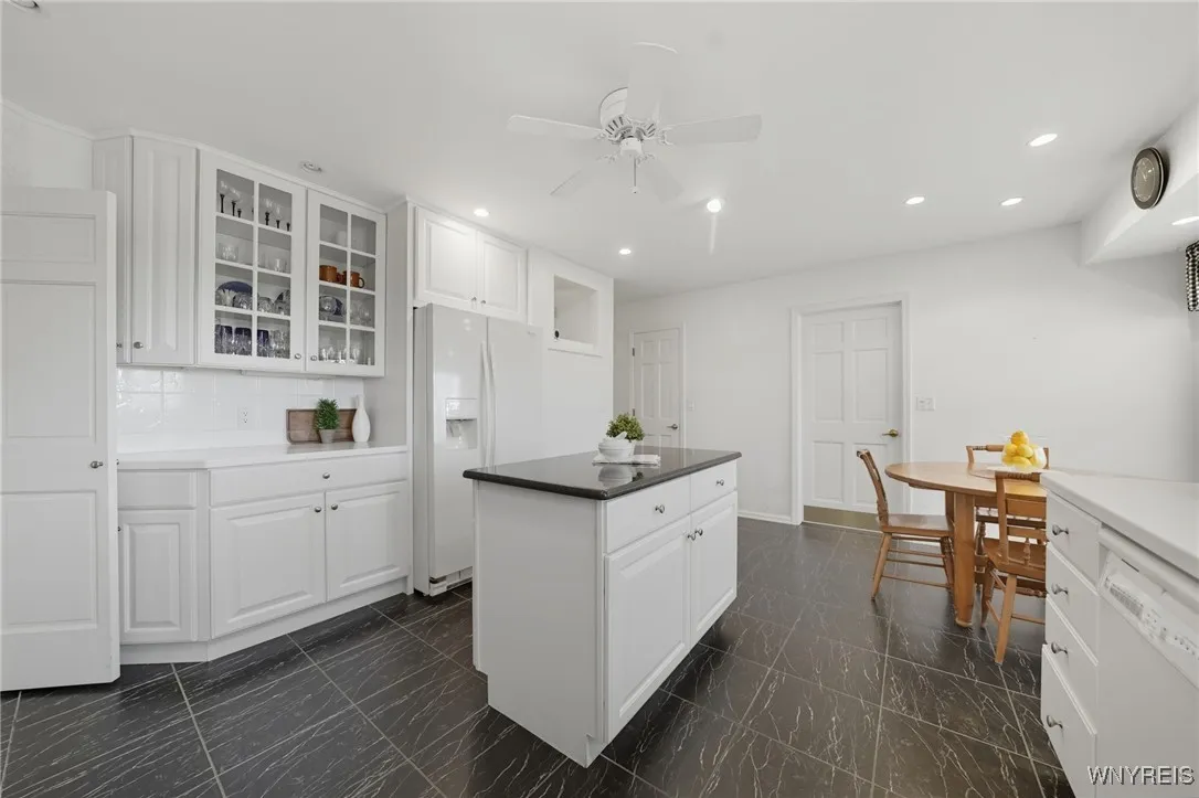 12 Hampton Hill Drive, Amherst, New York 14221, Amherst, New York 14221, 2 Bedrooms Bedrooms, 7 Rooms Rooms,2 BathroomsBathrooms,Residential,For Sale,12 Hampton Hill Drive, Amherst, New York 14221,0,B1645038