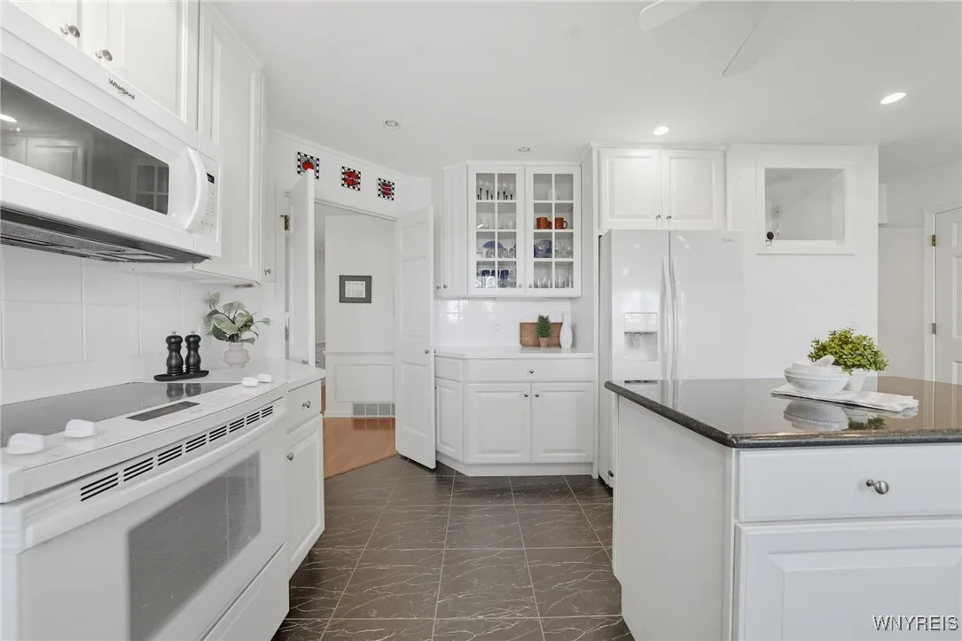 12 Hampton Hill Drive, Amherst, New York 14221, Amherst, New York 14221, 2 Bedrooms Bedrooms, 7 Rooms Rooms,2 BathroomsBathrooms,Residential,For Sale,12 Hampton Hill Drive, Amherst, New York 14221,0,B1645038