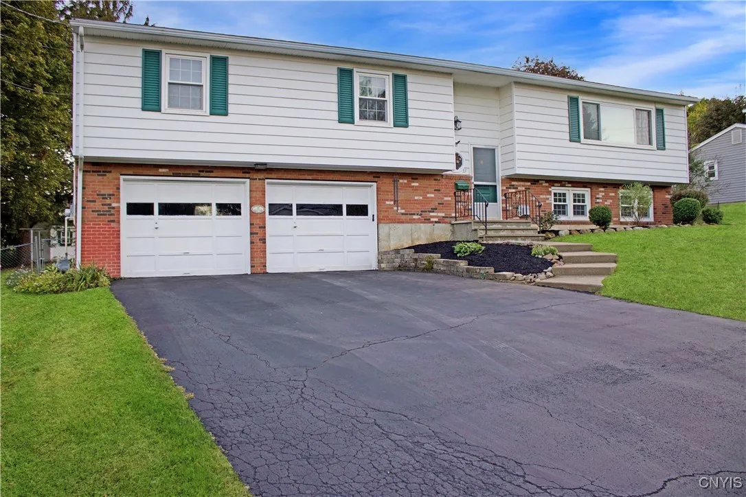 37 Janet Terrace, New Hartford, New York 13413, New Hartford, New York 13413, 4 Bedrooms Bedrooms, 10 Rooms Rooms,2 BathroomsBathrooms,Residential,For Sale,37 Janet Terrace, New Hartford, New York 13413,0,S1644851