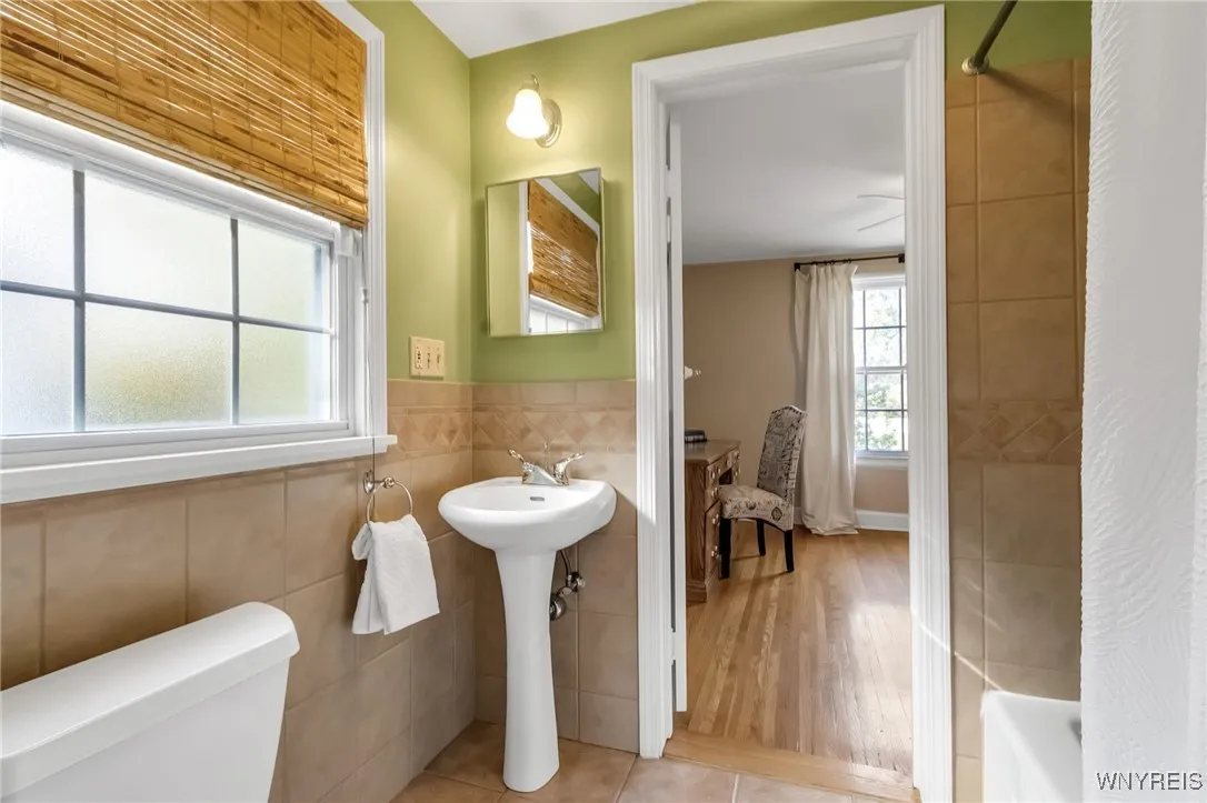 94 Walton Dr, Amherst, New York 14226, Amherst, New York 14226, 3 Bedrooms Bedrooms, 7 Rooms Rooms,2 BathroomsBathrooms,Residential,Closed,94 Walton Dr, Amherst, New York 14226,0,B1645249