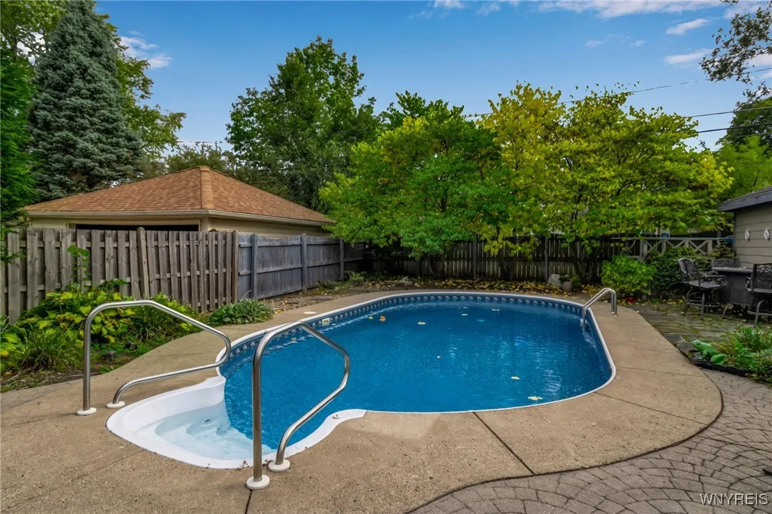 94 Walton Dr, Amherst, New York 14226, Amherst, New York 14226, 3 Bedrooms Bedrooms, 7 Rooms Rooms,2 BathroomsBathrooms,Residential,Closed,94 Walton Dr, Amherst, New York 14226,0,B1645249