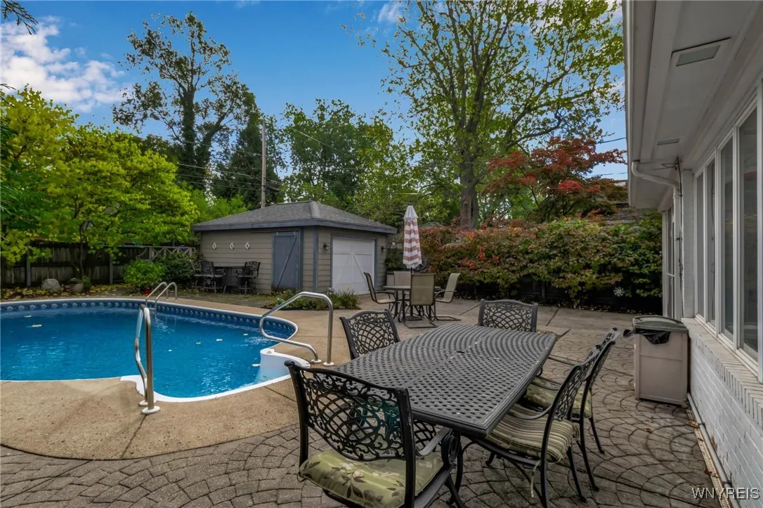 94 Walton Dr, Amherst, New York 14226, Amherst, New York 14226, 3 Bedrooms Bedrooms, 7 Rooms Rooms,2 BathroomsBathrooms,Residential,Closed,94 Walton Dr, Amherst, New York 14226,0,B1645249