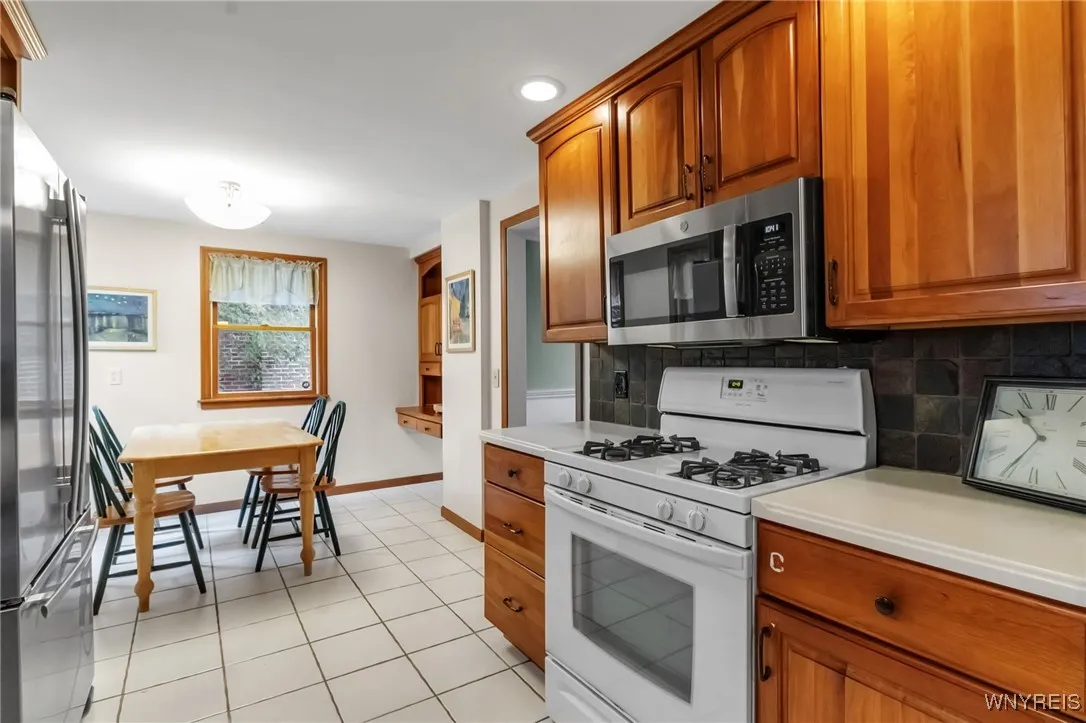 94 Walton Dr, Amherst, New York 14226, Amherst, New York 14226, 3 Bedrooms Bedrooms, 7 Rooms Rooms,2 BathroomsBathrooms,Residential,Closed,94 Walton Dr, Amherst, New York 14226,0,B1645249
