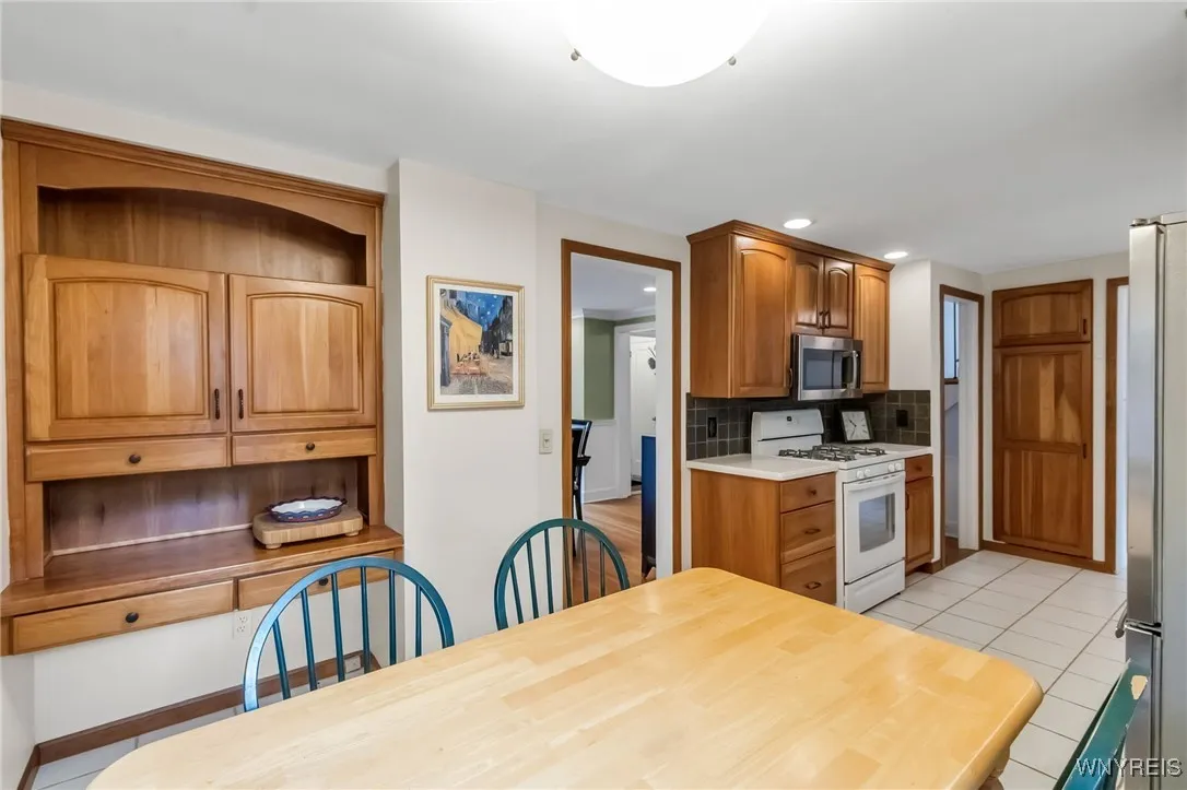94 Walton Dr, Amherst, New York 14226, Amherst, New York 14226, 3 Bedrooms Bedrooms, 7 Rooms Rooms,2 BathroomsBathrooms,Residential,Closed,94 Walton Dr, Amherst, New York 14226,0,B1645249
