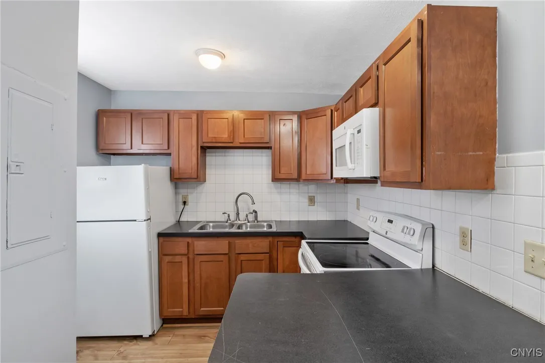 1002 Butternut Street, Syracuse, New York 13208, Syracuse, New York 13208, 8 Bedrooms Bedrooms, ,4 BathroomsBathrooms,Residential,For Sale,1002 Butternut Street, Syracuse, New York 13208,0,S1645589