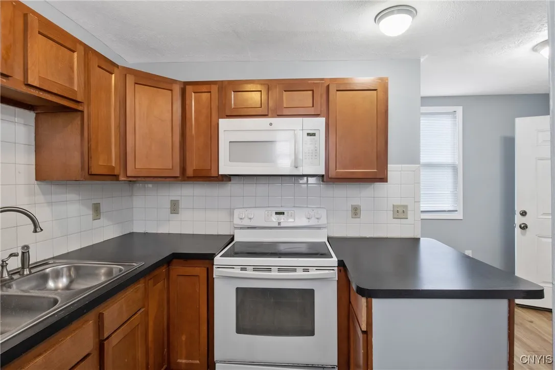 1002 Butternut Street, Syracuse, New York 13208, Syracuse, New York 13208, 8 Bedrooms Bedrooms, ,4 BathroomsBathrooms,Residential,For Sale,1002 Butternut Street, Syracuse, New York 13208,0,S1645589