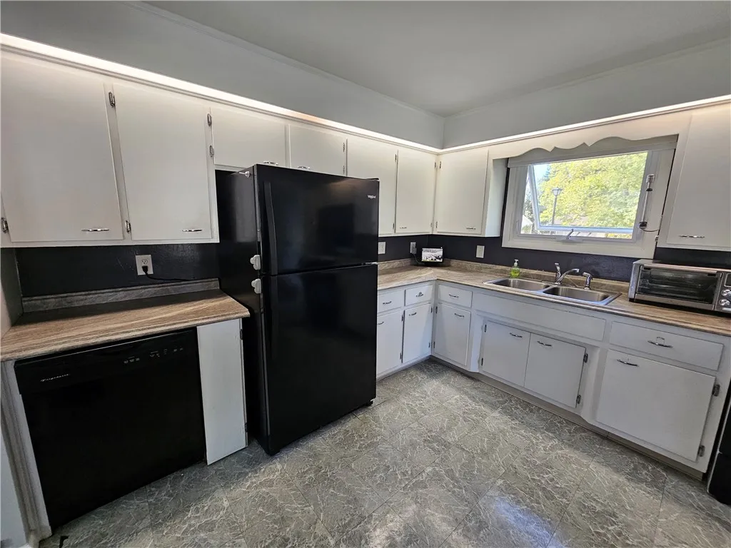 3 Candlewick Drive, Sweden, New York 14420, Sweden, New York 14420, 5 Bedrooms Bedrooms, 11 Rooms Rooms,2 BathroomsBathrooms,Residential,For Sale,3 Candlewick Drive, Sweden, New York 14420,0,R1645567