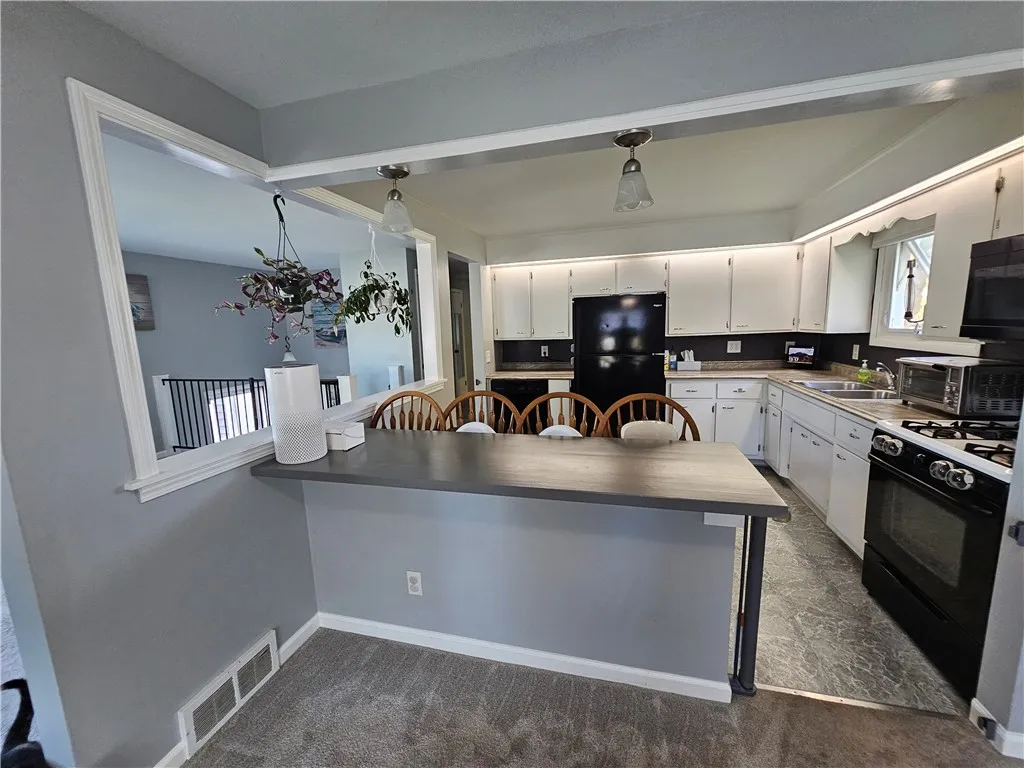 3 Candlewick Drive, Sweden, New York 14420, Sweden, New York 14420, 5 Bedrooms Bedrooms, 11 Rooms Rooms,2 BathroomsBathrooms,Residential,For Sale,3 Candlewick Drive, Sweden, New York 14420,0,R1645567