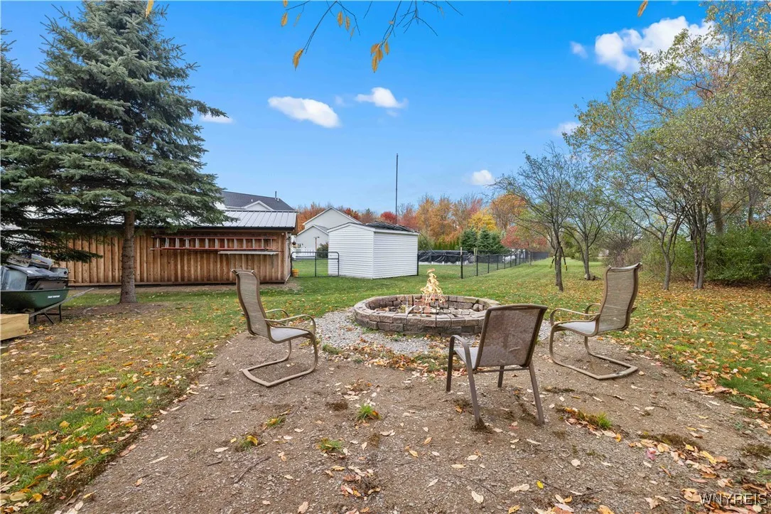 6461 Hackberry Drive, Hamburg, New York 14085, Hamburg, New York 14085, 3 Bedrooms Bedrooms, 6 Rooms Rooms,2 BathroomsBathrooms,Residential,For Sale,6461 Hackberry Drive, Hamburg, New York 14085,0,B1645113