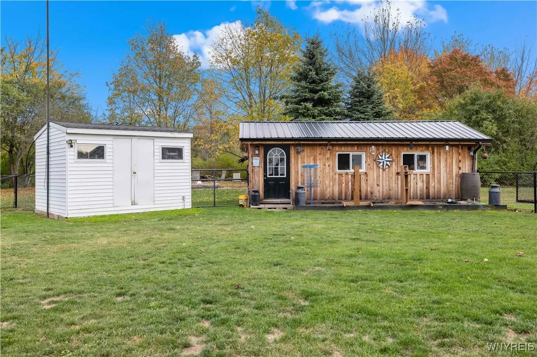 6461 Hackberry Drive, Hamburg, New York 14085, Hamburg, New York 14085, 3 Bedrooms Bedrooms, 6 Rooms Rooms,2 BathroomsBathrooms,Residential,For Sale,6461 Hackberry Drive, Hamburg, New York 14085,0,B1645113