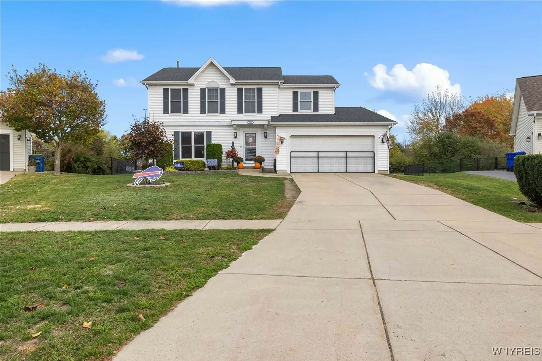 6461 Hackberry Drive, Hamburg, New York 14085, Hamburg, New York 14085, 3 Bedrooms Bedrooms, 6 Rooms Rooms,2 BathroomsBathrooms,Residential,For Sale,6461 Hackberry Drive, Hamburg, New York 14085,0,B1645113