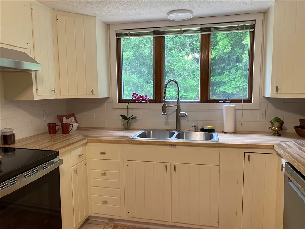 2115 Hornby Road, Orange, New York 14812, Orange, New York 14812, 4 Bedrooms Bedrooms, 8 Rooms Rooms,2 BathroomsBathrooms,Residential,For Sale,2115 Hornby Road, Orange, New York 14812,0,R1645156