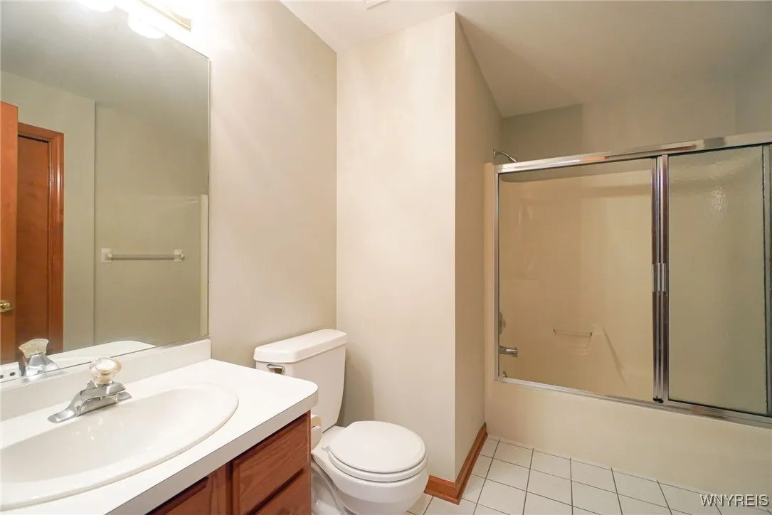 3499 Creekview Drive, Hamburg, New York 14075, Hamburg, New York 14075, 3 Bedrooms Bedrooms, 8 Rooms Rooms,2 BathroomsBathrooms,Residential,For Sale,3499 Creekview Drive, Hamburg, New York 14075,0,B1645608