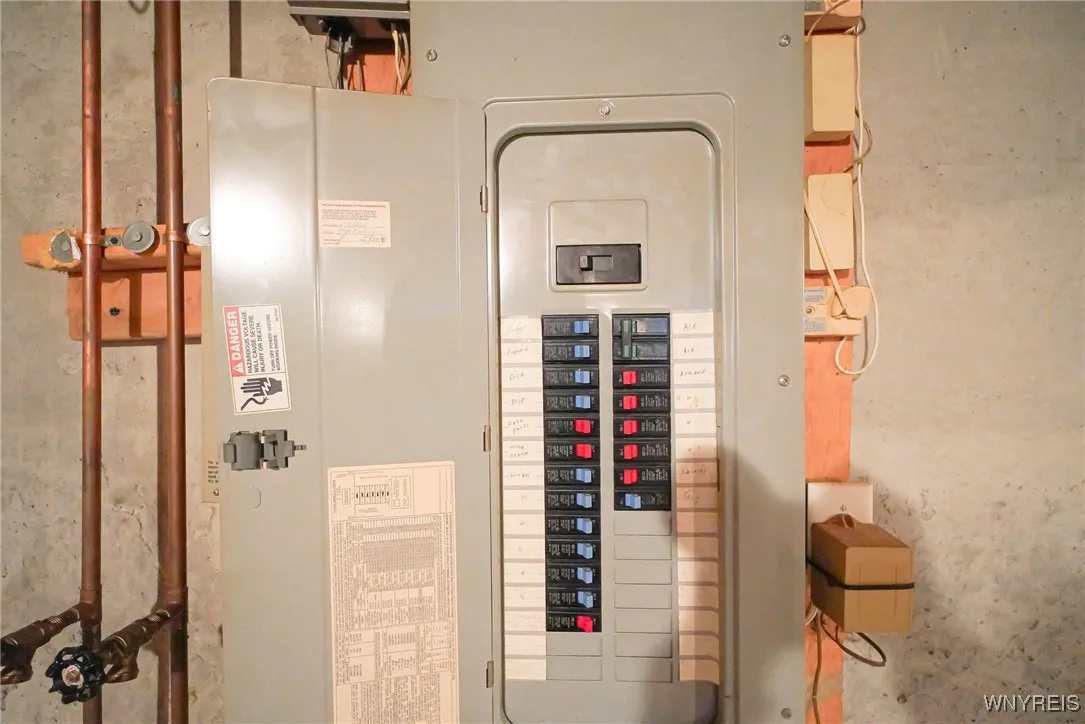 3499 Creekview Drive, Hamburg, New York 14075, Hamburg, New York 14075, 3 Bedrooms Bedrooms, 8 Rooms Rooms,2 BathroomsBathrooms,Residential,For Sale,3499 Creekview Drive, Hamburg, New York 14075,0,B1645608