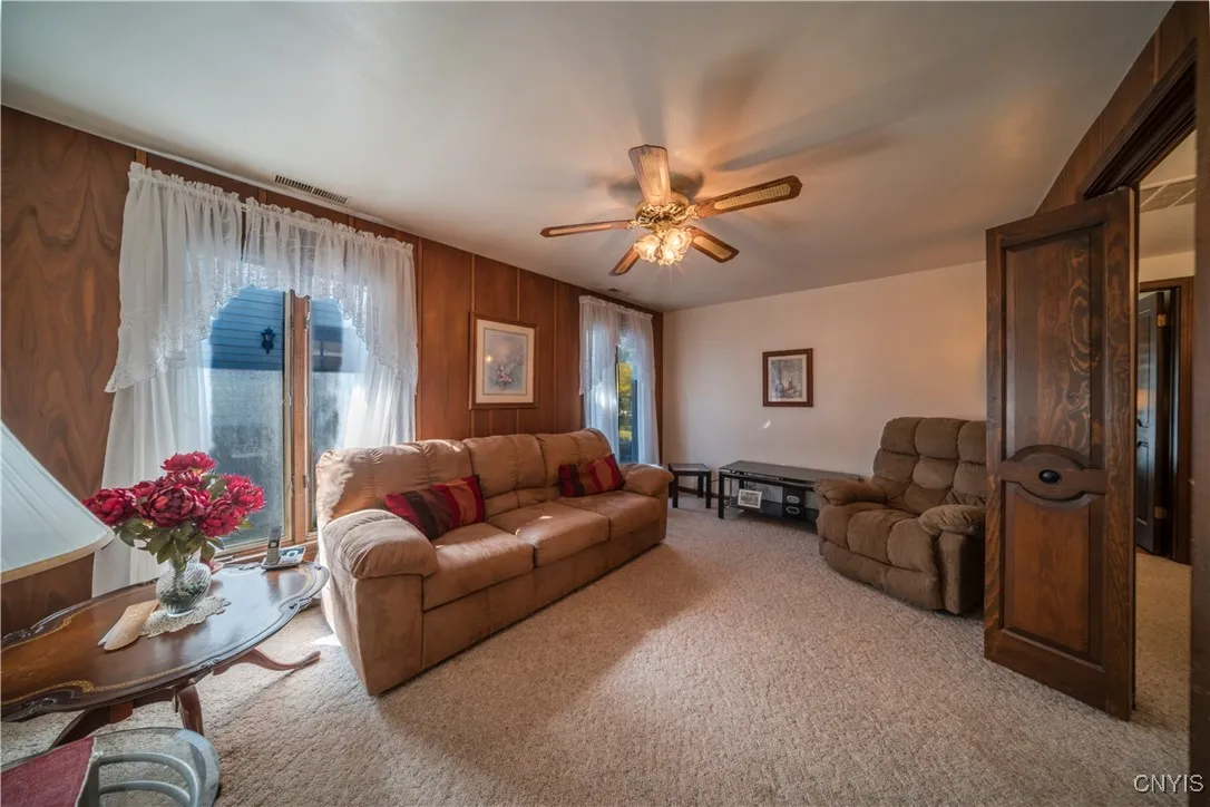 110 Bellshire Lane, Syracuse, New York 13208, Syracuse, New York 13208, 3 Bedrooms Bedrooms, 7 Rooms Rooms,2 BathroomsBathrooms,Residential,For Sale,110 Bellshire Lane, Syracuse, New York 13208,0,S1645394